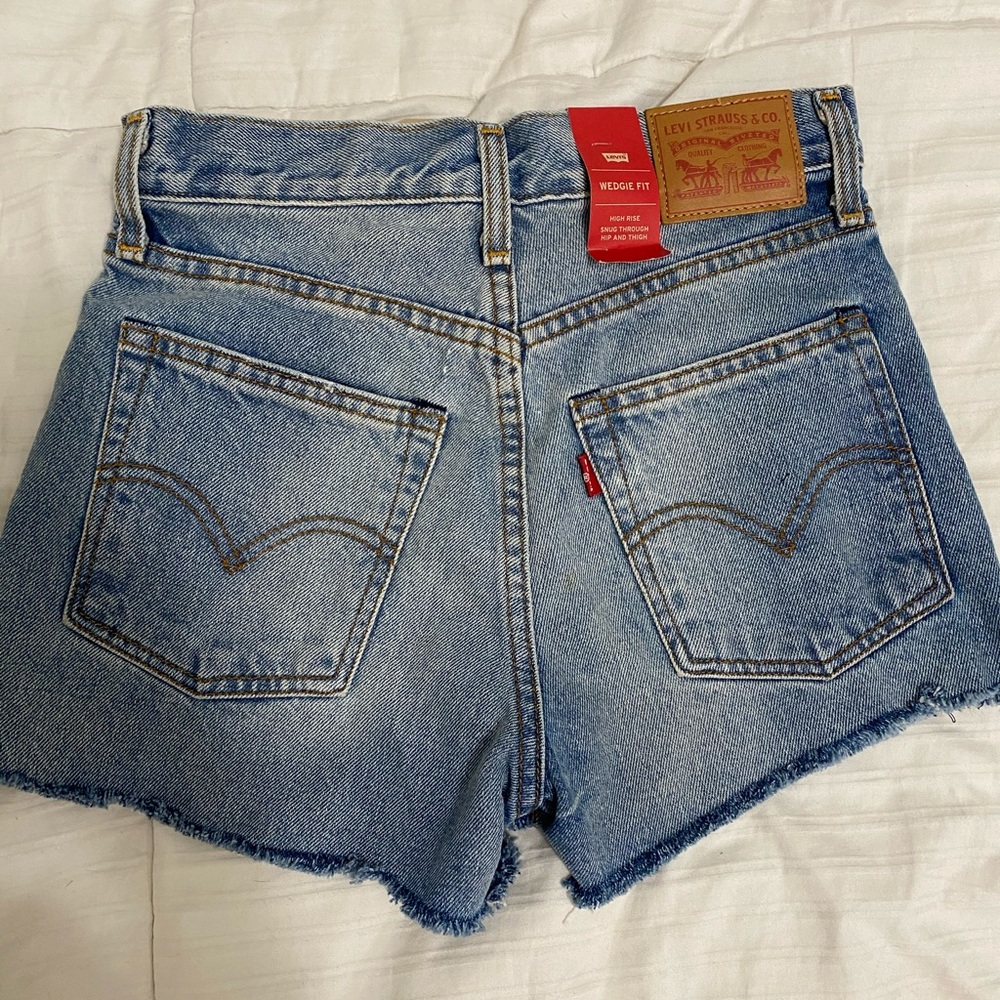 NWT Levi’s Shorts Wedgie 26